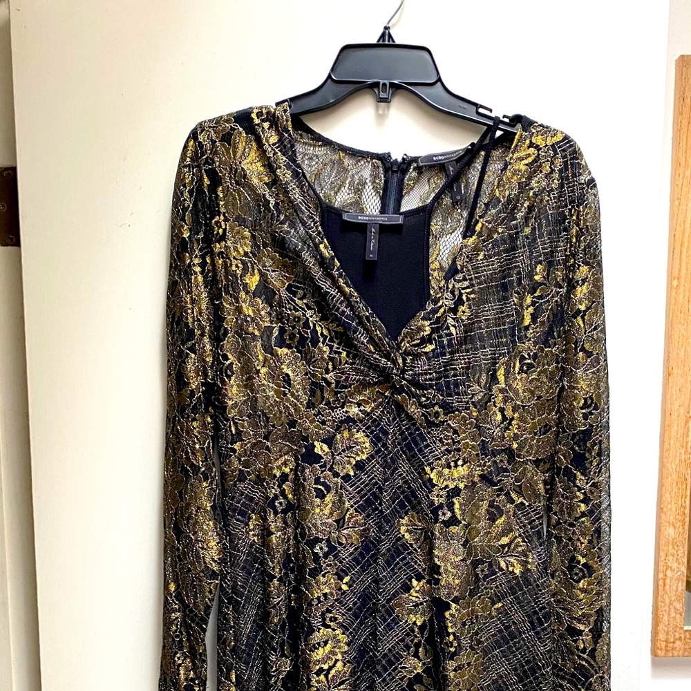 Elegant Long sleeved lace BCBG MaxAzria midi dress